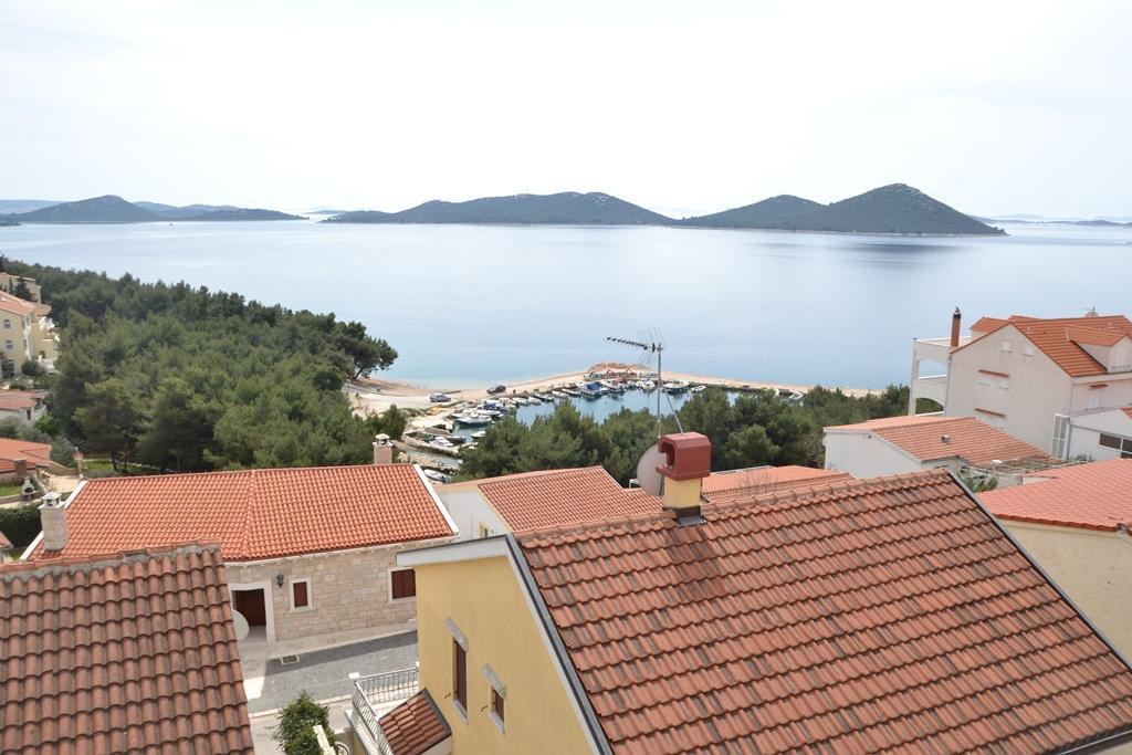 House With Sea View Apartment Drage Exterior photo