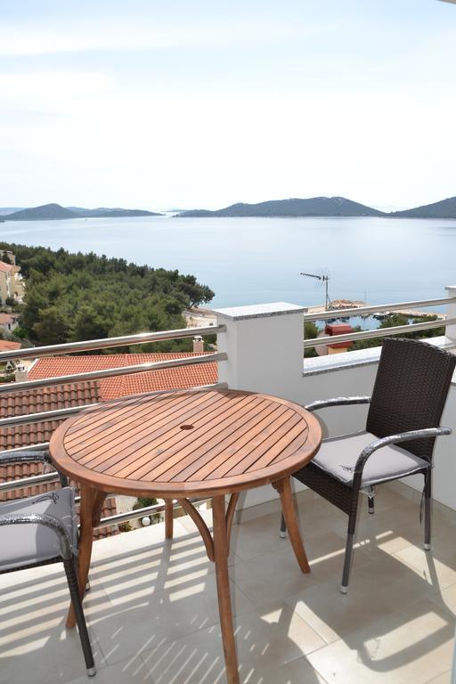 House With Sea View Apartment Drage Exterior photo